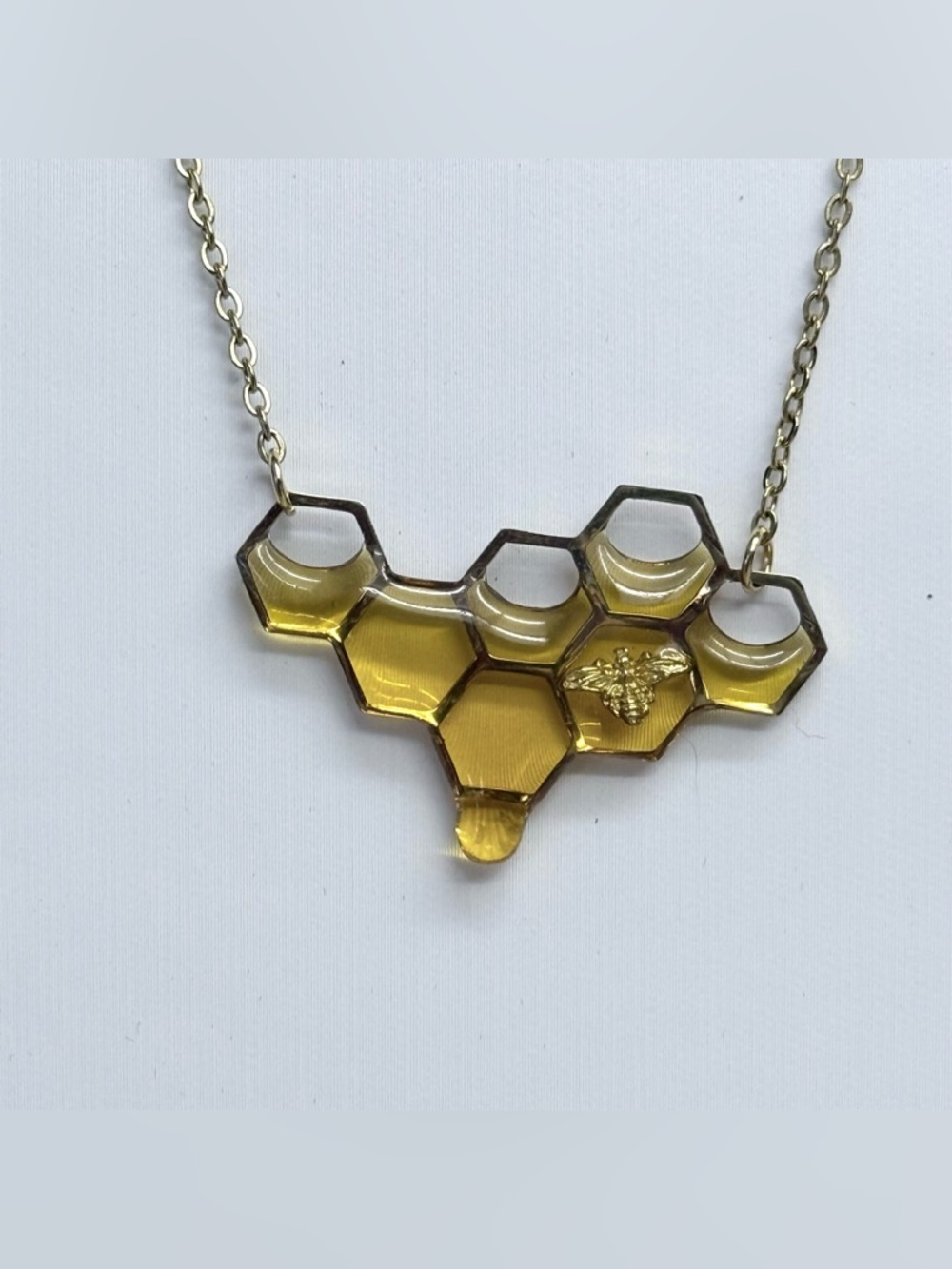 Dripping honey bee honeycomb necklace - Picture 3 of 5